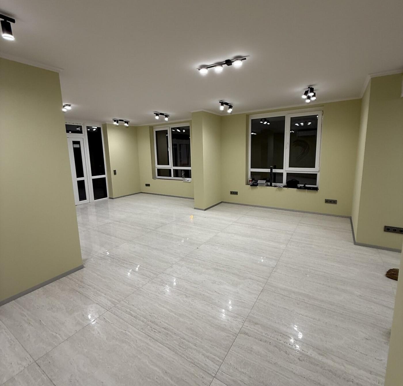 Продаж офісного приміщення 58 кв.м. на 1 поверсі на пров. Цегельний