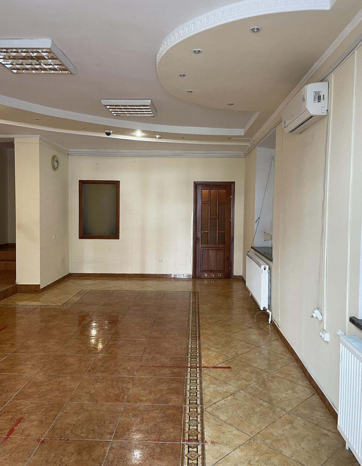 Продаж комерційного приміщеня по вул. Сергія Короля, площа 167 кв.м — фото 2